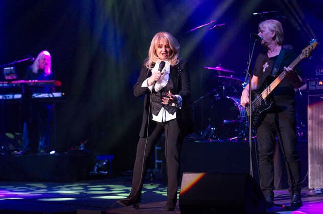 Bonnie Tyler live bei einem Konzert ihrer Celebrating 70 Years Birthday -Tour im Friedrichstadt-Palast. Berlin, 25.04.2022