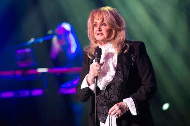 Bonnie Tyler live bei einem Konzert ihrer Celebrating 70 Years Birthday -Tour im Friedrichstadt-Palast. Berlin, 25.04.2022