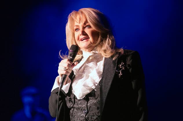 Bonnie Tyler live bei einem Konzert ihrer Celebrating 70 Years Birthday -Tour im Friedrichstadt-Palast. Berlin, 25.04.2022