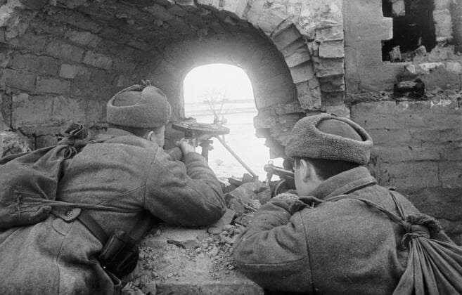 MACHINE-GUNNERS BATTLE 688 01.03.1945 Machine-gunners fighting in Medeneu, Eastern Prussia. ???????? ????????? Sputnik Mielau Prussia Germany  Copyright: x????????x?????????x