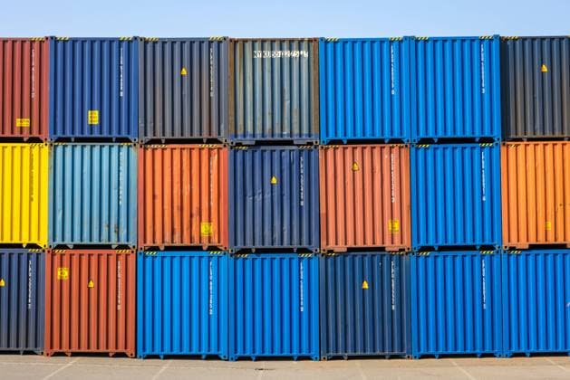 Duisburg, Nordrhein-Westfalen, Deutschland - Duisburger Hafen, Containerhafen, duisport logport, im Duisburger Hafen am Rhein betreiben zwei der weltweit groessten Containerreeder, die CMA CGM und die NYK (Nippon Yusen Kabushiki Kaisha), zusammen mit duisport das Duisburg Trimodal Terminal, D3T, im Logistikzentrum logport in Duisburg-Rheinhausen. Duisburg Nordrhein-Westfalen Deutschland *** Duisburg, North Rhine-Westphalia, Germany Duisburg Port, Container Port, duisport logport, at the Port of Duisburg on the Rhine, two of the worlds largest container shipping companies, CMA CGM and NYK Nippon Yusen Kabushiki Kaisha , operate the Duisburg Trimodal Terminal, D3T, together with duisport at the logport logistics center in Duisburg Rheinhausen