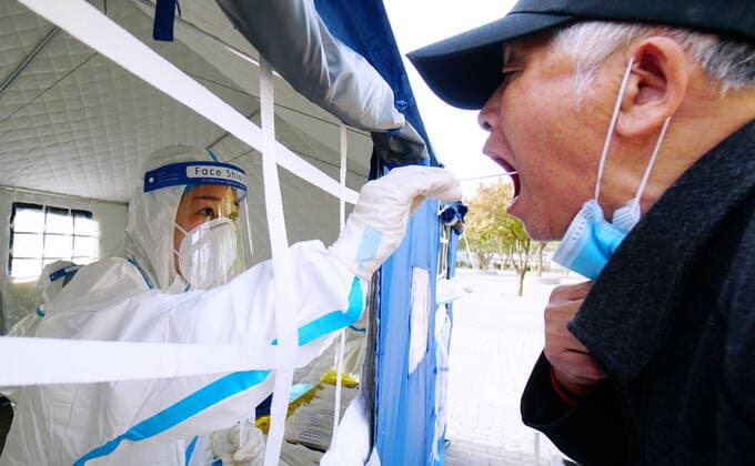 (220426) -- BEIJING, April 26, 2022 -- A medical worker takes a swab sample from a citizen at a nucleic acid testing site during a mass testing for COVID-19 in Fengtai District, Beijing, capital of China, April 26, 2022. Beijing will conduct three rounds of nucleic acid testing in 11 areas from Tuesday to Saturday in efforts to curb the risk of COVID-19, local authorities said at a press conference Monday. The testing will cover people in the districts of Xicheng, Dongcheng, Haidian, Fengtai, Shijingshan, Fangshan, Tongzhou, Shunyi, Changping, Daxing and Beijing Economic-Technological Development Area, said Xu Hejian, spokesperson of the municipal government of Beijing. ) CHINA-BEIJING-COVID-19-NUCLEIC ACID TEST-EXPANSION (CN) LixXin 