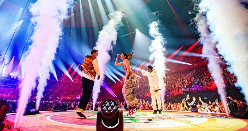 2022-04-26 20:18:18 ROTTERDAM - Typhoon, Maan, Flemming, Ronnie Flex during the first show of De Vrienden van Amstel LIVE 2022. ANP KIPPA LEVIN DEN BOER netherlands out - belgium out