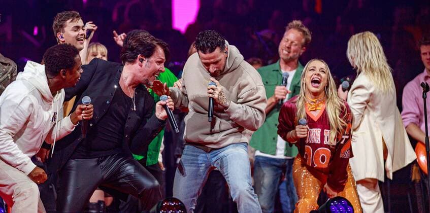 2022-04-26 20:51:57 ROTTERDAM - Various artists during the first show of De Vrienden van Amstel LIVE 2022. ANP KIPPA LEVIN DEN BOER netherlands out - belgium out