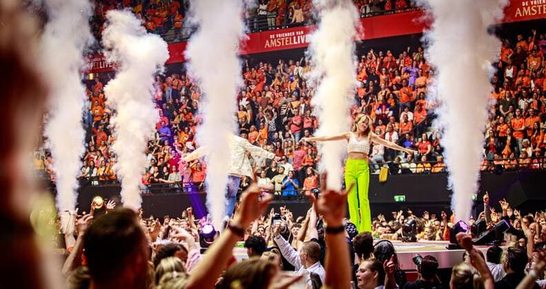 2022-04-26 21:25:39 ROTTERDAM - Sanne & Freek during the first show of De Vrienden van Amstel LIVE 2022. ANP KIPPA LEVIN DEN BOER netherlands out - belgium out