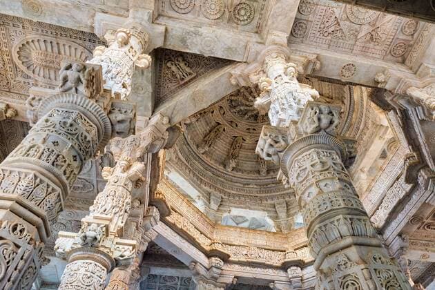  Columns pillars of beautiful Ranakpur Jain temple or Chaturmukha Dharana Vihara, Marble ancient medieval carved sculpture carvings of sacred place of jainism worship, Ranakpur, Rajasthan, India *** Columns pillars of beautiful Ranakpur Jain temple or Chaturmukha Dharana Vihara, Marble ancient medieval carved sculpture carvings of sacred place of jainism worship, Ranakpur, Rajasthan, India Copyright: imageBROKER/DmitryxRukhlenko ibxdmr08271202.jpg