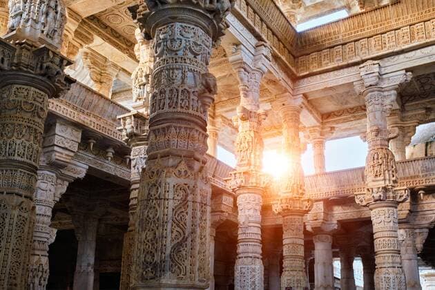  Columns pillars of beautiful Ranakpur Jain temple or Chaturmukha Dharana Vihara, Marble ancient medieval carved sculpture carvings of sacred place of jainism worship, Ranakpur, Rajasthan, India *** Columns pillars of beautiful Ranakpur Jain temple or Chaturmukha Dharana Vihara, Marble ancient medieval carved sculpture carvings of sacred place of jainism worship, Ranakpur, Rajasthan, India Copyright: imageBROKER/DmitryxRukhlenko ibxdmr08271203.jpg