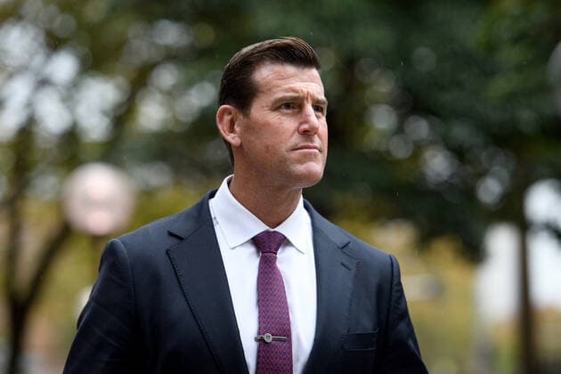 BEN ROBERTS SMITH COURT, Ben Roberts-Smith leaves the Federal Court of Australia in Sydney, Wednesday, April 27, 2022. Roberts-Smith is suing The Age, Federal Capital Press and Fairfax Media over reports linking him to alleged war crimes in Afghanistan. ( NO ARCHIVING, EDITORIAL USE ONLY, NO USE IN BOOKS WITHOUT CONSENT  Copyright: xDANxHIMBRECHTSx 20220427001652177801