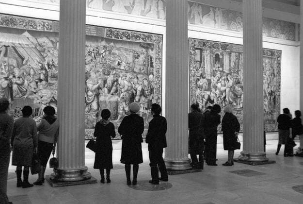 MUSEUM PUSHKIN EXHIBITION FLEMISH TAPESTRY 88009 01.11.1978 Observing the exposition of 16th-18th-century Flemish tapestry in the Alexander Pushkin Museum of Fine Arts. Sergey Guneev Sputnik Moscow Russia  Copyright: xSergeyxGuneevx