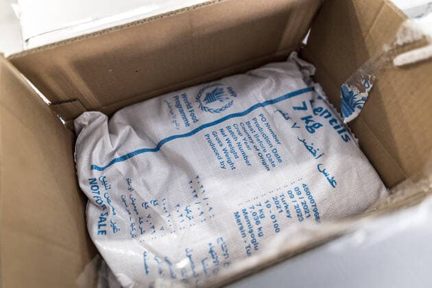 IMAGO Nature: Unsere Erde, Klimawandel, Ernährung, Pflanzen der Zukunft, Linse KOST Lagerhaus fuer Lebensmittel des World Food Programm WFP in Beirut, Libanon. Hier ein Sack mit Linsen. Beirut Lebanon *** KOST Food warehouse of the World Food Program WFP in Beirut, Lebanon Here a bag of lentils Beirut Lebanon Copyright: xThomasxKoehler photothek.dex