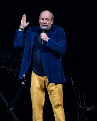 Den tyske Oscar-, Grammy- og Golden Globe-vindende komponist Hans Zimmer iklaedt Ukraines farver og sit delvist ukrainske orkester paa scenen i Royal Arena onsdag den 27. april 2022. Hans Zimmer har lavet musik til mere end 200 projekter, der sammenlagt har indtjent taet paa svimlende 200 mia. kr.. , Copenhagen Copyright: TorbenxChristensen TorbenxChristensenx COP10686 spdk20220428-010035-L