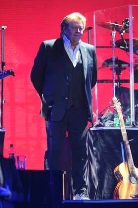 Howard Carpendale live bei einem Konzert seiner 50 Jahre - Die Show meines Lebens -Tour in der Swiss Life Hall. Hannover, 27.04.2022
