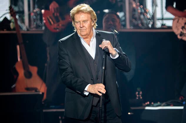 Howard Carpendale live bei einem Konzert seiner 50 Jahre - Die Show meines Lebens -Tour in der Swiss Life Hall. Hannover, 27.04.2022