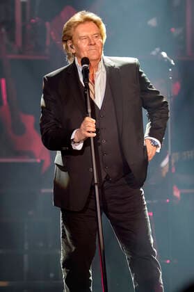 Howard Carpendale live bei einem Konzert seiner 50 Jahre - Die Show meines Lebens -Tour in der Swiss Life Hall. Hannover, 27.04.2022