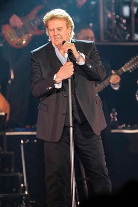 Howard Carpendale live bei einem Konzert seiner 50 Jahre - Die Show meines Lebens -Tour in der Swiss Life Hall. Hannover, 27.04.2022