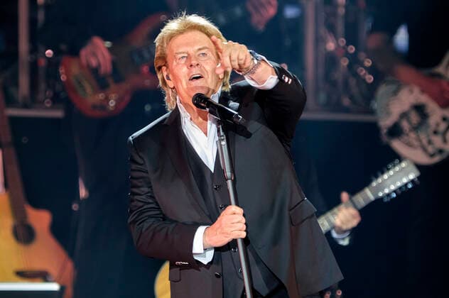 Howard Carpendale live bei einem Konzert seiner 50 Jahre - Die Show meines Lebens -Tour in der Swiss Life Hall. Hannover, 27.04.2022
