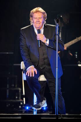 Howard Carpendale live bei einem Konzert seiner 50 Jahre - Die Show meines Lebens -Tour in der Swiss Life Hall. Hannover, 27.04.2022