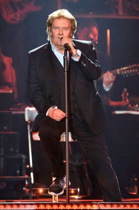 Howard Carpendale live bei einem Konzert seiner 50 Jahre - Die Show meines Lebens -Tour in der Swiss Life Hall. Hannover, 27.04.2022