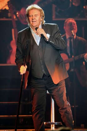 Howard Carpendale live bei einem Konzert seiner 50 Jahre - Die Show meines Lebens -Tour in der Swiss Life Hall. Hannover, 27.04.2022