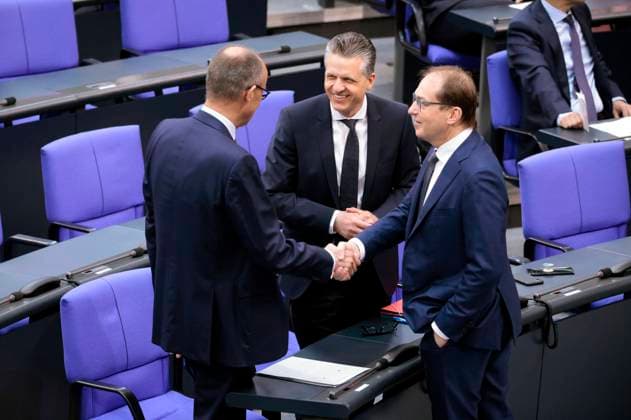 Friedrich Merz, Thorsten Frei und Alexander Dobrindt in der 31. Sitzung des Deutschen Bundestages im Reichstagsgebäude. Berlin, 28.04.2022 *** Friedrich Merz, Thorsten Frei and Alexander Dobrindt at the 31 session of the German Bundestag in the Reichstag building Berlin, 28 04 2022 Foto:xS.xGabschx xFuturexImage