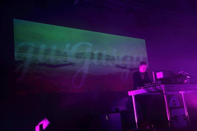 Birgir Biggi Veira Porarinsson von der Band GusGus bei einem Konzert in der Betonhalle im Silent Green in Berlin, 27. April 2022. GusGus Konzert Berlin