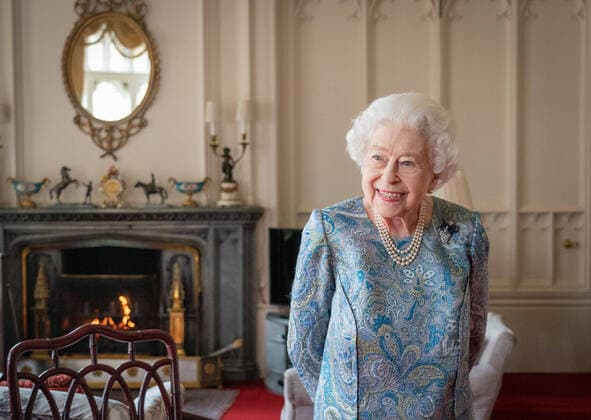 Bilder des Jahres 2022, Entertainment 04 April Entertainment Themen der Woche KW17 Entertainment Bilder des Tages . 28 04 2022. Windsor, United Kingdom. Queen Elizabeth II during an audience with President of Switzerland Ignazio Cassis at Windsor Castle.  xPoolx xi-Imagesx IIM-23358-0009