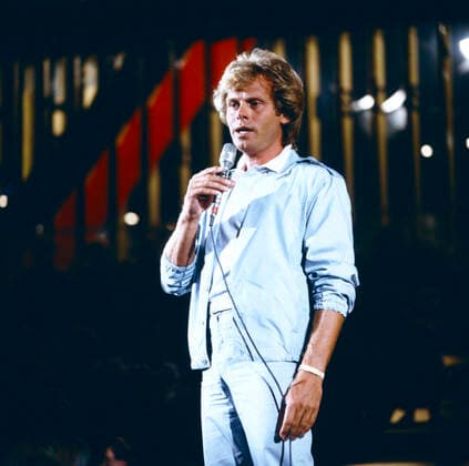 HITPARADE Hitparade, ZDF Musiksendung, Deutschland, 1980, Sänger Tony Holiday. Hitparade, ZDF music show, Germany, 1980, singer Tony Holiday., Deutschland Copyright: kpa UnitedArchives55023756 EDITORIAL USE ONLY