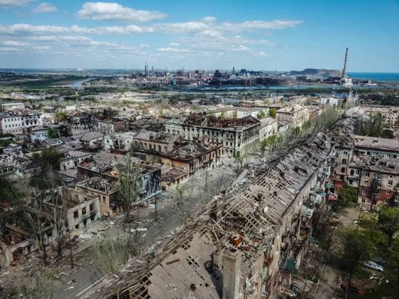 Ukraine-Krieg, Jahrestag der Invasion, Chronologie der Ereignisse, Archivbilder News Themen der Woche KW17 News Bilder des Tages DPR LPR Russia Ukraine Military Operation 8178167 28.04.2022 An aerial view shows heavily damaged buildings, as Russia s military operation in Ukraine continues, in Mariupol, Donetsk People s Republic. Alexey Kudenko Sputnik Mariupol Donetsk People s Republic  Copyright: xAlexeyxKudenkox