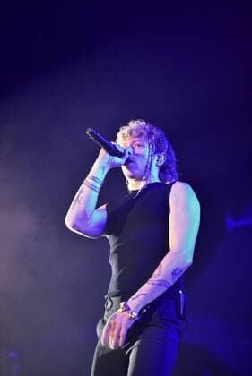 Irama Konzert in Neapel Italy: Irama live tour 2022 Irama, stage name of Filippo Maria Fanti, is an Italian singer-songwriter performing in his live Tour 2022 at PalaPartenope in Naples. Naples Italy Copyright: PaolaxVisone