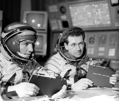 Preparations for Soyuz-18 space flight 878481 01.05.1975 From left: Soviet cosmonauts Pyotr Klimuk and Vitaly Sevastyanov, the commander and flight engineer of the Soyuz-18 spacecraft before training on simulators. The Yuri Gagarin Cosmonaut Training Center in Star City. Preparations for the Soyuz-18 space flight. Alexander Mokletsov Sputnik Moscow region Russia  Copyright: xAlexanderxMokletsovx