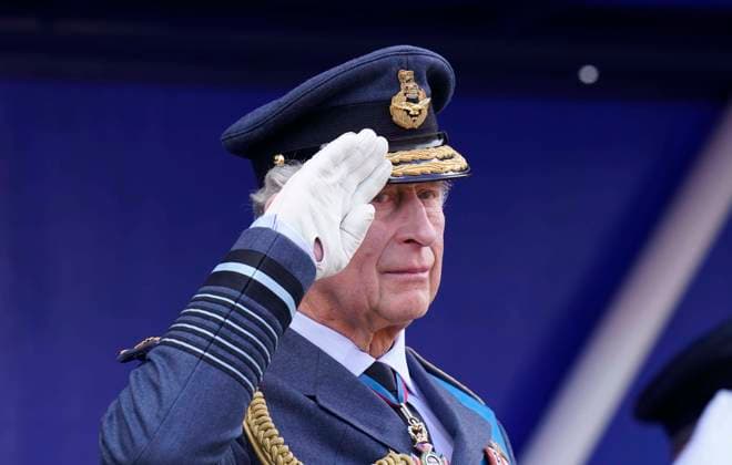 Entertainment Themen der Woche KW17 Entertainment Bilder des Tages Prinz Charles bei einer Abschlussfeier am RAF College Cranwell . 29 04 2022. Cranwell, United Kingdom. Prince Charles at a graduation parade at RAF College Cranwell, United Kingdom. .  xPoolx xi-Imagesx IIM-23363-0004