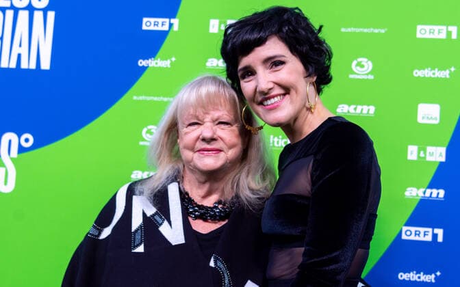 20220429 Amadeus Austrian Music Awards 2022 WIEN, OESTERREICH - 29. APRIL: Mariane Mendt und Ina Regen am Redcarpet anlaesslich der Verleihung des Amadeus Austria Music Awards 2022 vor dem Wiener Volkstheater am 29. April 2022 in Wien, Oesterreich. 220429_SEPA_17_005 Copyright: xIsabellexOuvrardx SEPAxMedia