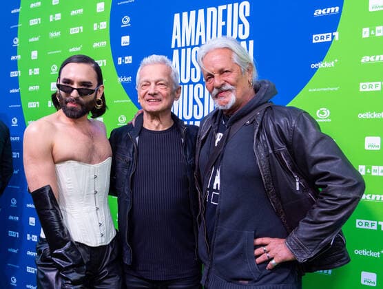 20220429 Amadeus Austrian Music Awards 2022 WIEN, OESTERREICH - 29. APRIL: Tom Neuwirth a.k.a Conchita, Boris Bukowski und Thomas Spitzer am Redcarpet anlaesslich der Verleihung des Amadeus Austria Music Awards 2022 vor dem Wiener Volkstheater am 29. April 2022 in Wien, Oesterreich. 220429_SEPA_17_028 Copyright: xIsabellexOuvrardx SEPAxMedia