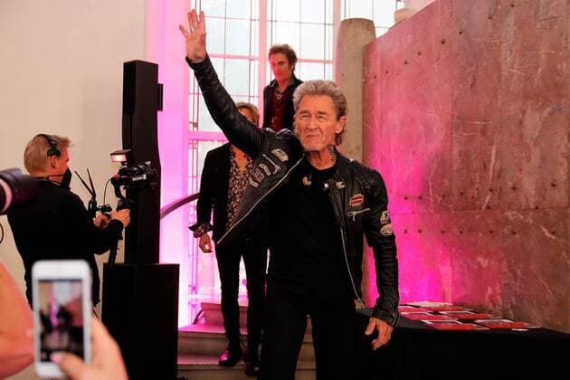 29.04.2022 Frankfurt am Main, Paulskirche Peter Maffay und Band mit Frankfurter Musikpreis ausgezeichnet Sänger Peter Maffay auf dem Weg zur Preisverleihung