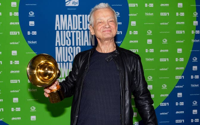 Entertainment Bilder des Tages 20220429 Amadeus Austrian Music Awards 2022 WIEN, OESTERREICH - 29. APRIL: Preistraeger der Amadeus Award 2022 fuer sein Lebenwerk Boris Bukowski nach der Show anslaesslich der Verleihung des Amadeus Austria Music Awards 2022 in der weissen Bar des Wiener Volkstheaters am 29. April 2022 in Wien, Oesterreich. 220429_SEPA_17_037 Copyright: xIsabellexOuvrardx SEPAxMedia