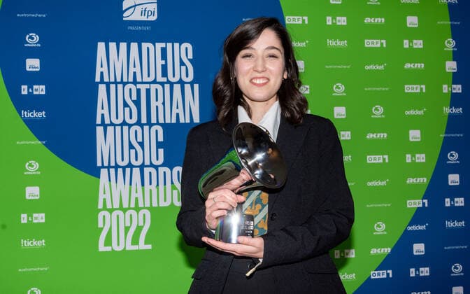 20220429 Amadeus Austrian Music Awards 2022 WIEN, OESTERREICH - 29. APRIL: Die Gewinnerin in der Kategorie -Best Sound- Musikerin Oska nach der Show anslaesslich der Verleihung des Amadeus Austria Music Awards 2022 in der weissen Bar des Wiener Volkstheaters am 29. April 2022 in Wien, Oesterreich. 220429_SEPA_17_035 Copyright: xIsabellexOuvrardx SEPAxMedia