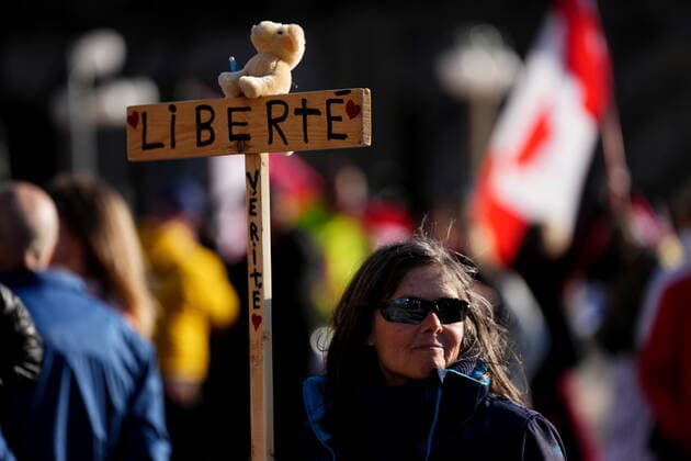 April 29, 2022, Ottawa, ON, CANADA: A protester holds a cross reading Freedom and Truth in the French language during a demonstration, part of a convoy-style protest participants are calling Rolling Thunder , in Ottawa, Friday, April 29, 2022. Ottawa CANADA  - ZUMAc35_ 20220429_zaf_c35_078 Copyright: xSeanxKilpatrickx