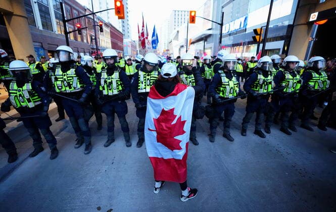 April 29, 2022, Ottawa, ON, CANADA: A protester confronts police during a demonstration, part of a convoy-style protest participants are calling Rolling Thunder , in Ottawa, Friday, April 29, 2022. Ottawa CANADA  - ZUMAc35_ 20220429_zaf_c35_150 Copyright: xSeanxKilpatrickx