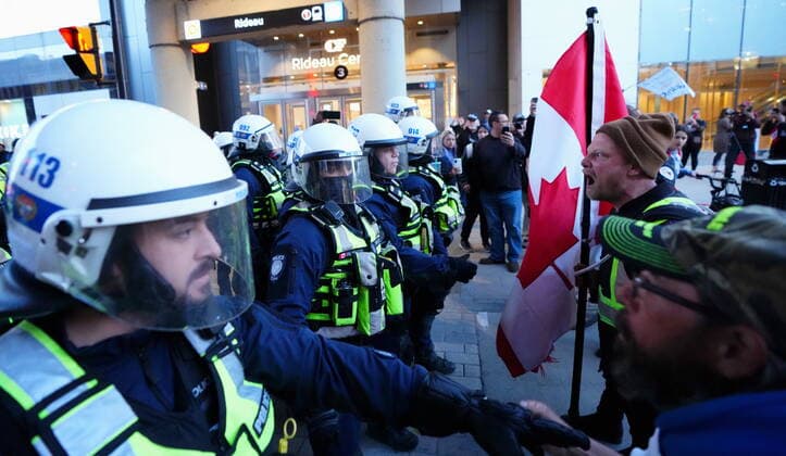 April 29, 2022, Ottawa, ON, CANADA: Protesters confront police during a demonstration, part of a convoy-style protest participants are calling Rolling Thunder , in Ottawa, Friday, April 29, 2022. Ottawa CANADA  - ZUMAc35_ 20220429_zaf_c35_151 Copyright: xSeanxKilpatrickx