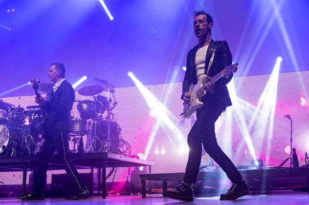 Ged Grimes und Gordy Goudie von den Simple Minds live bei einem Konzert der Celebrating 40 Years of Hits -Tour in der Thüringenhalle. Erfurt, 29.04.2022