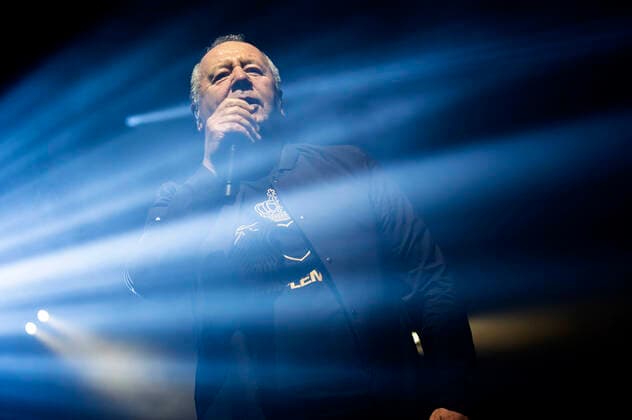 Jim Kerr von den Simple Minds live bei einem Konzert der Celebrating 40 Years of Hits -Tour in der Thüringenhalle. Erfurt, 29.04.2022