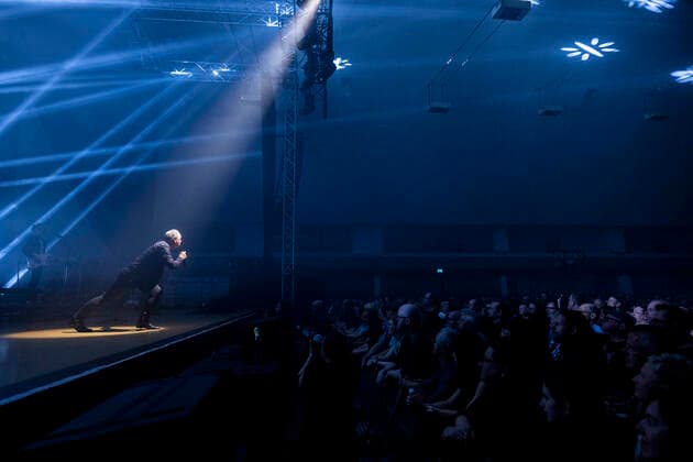 Jim Kerr von den Simple Minds live bei einem Konzert der Celebrating 40 Years of Hits -Tour in der Thüringenhalle. Erfurt, 29.04.2022