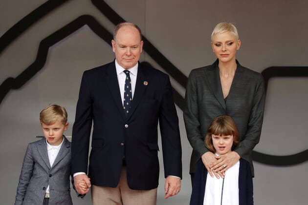 Entertainment Bilder des Tages Pinz Jacques, Fürst Albert von Monaco, Fürstin Charlene von Monaco und Prinzessin Gabriella, Siegerehrung Formel E FIA Weltmeisterschaft, Saison 8, Monaco E- Prix, 30.04.2022, MCO