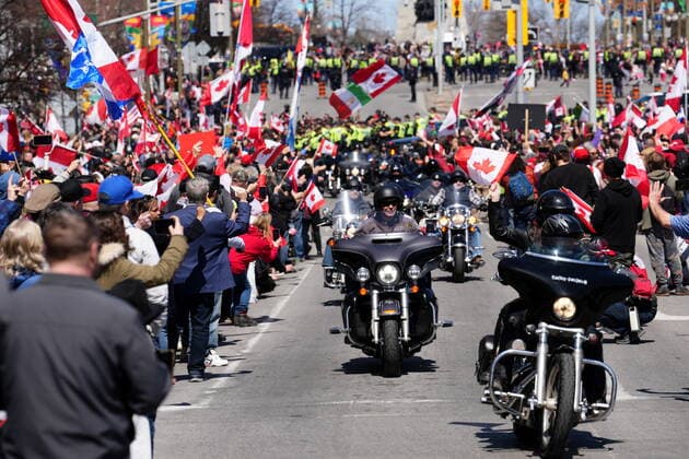 April 30, 2022, Ottawa, ON, CANADA: Participants cheer on protesters riding motorcycles during a demonstration, part of a convoy-style protest participants are calling Rolling Thunder , in Ottawa, Saturday, April 30, 2022. Ottawa CANADA  - ZUMAc35_ 20220430_zaf_c35_036 Copyright: xSeanxKilpatrickx