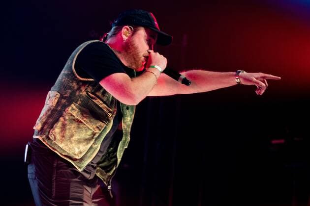 2022-04-30 19:36:57 AMSTERDAM - Rapper Donnie during his concert in AFAS Live. The rapper was later joined during the performance by guest artists such as Rene Froger, Frans Duijts, Willie Wartaal and Vjeze Fur. ANP PAUL BERGEN netherlands out - belgium out