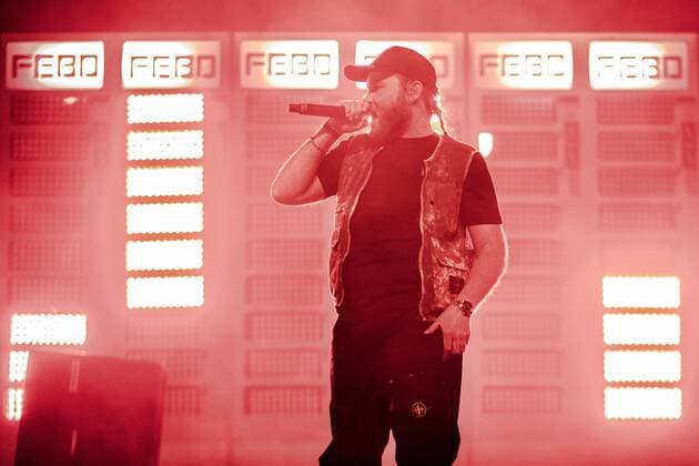 2022-04-30 19:40:32 AMSTERDAM - Rapper Donnie during his concert in AFAS Live. The rapper was later joined during the performance by guest artists such as Rene Froger, Frans Duijts, Willie Wartaal and Vjeze Fur. ANP PAUL BERGEN netherlands out - belgium out