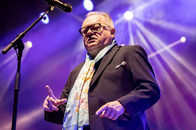 Heinz Rudolf Kunze mit Band live bei einem Konbzert seiner Der Wahrheit die Ehre -Tour in der Thüringenhalle. Erfurt, 30.04.2022
