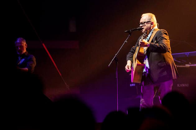 Heinz Rudolf Kunze mit Band live bei einem Konbzert seiner Der Wahrheit die Ehre -Tour in der Thüringenhalle. Erfurt, 30.04.2022