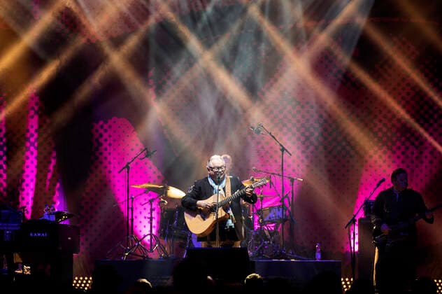 Heinz Rudolf Kunze mit Band live bei einem Konbzert seiner Der Wahrheit die Ehre -Tour in der Thüringenhalle. Erfurt, 30.04.2022