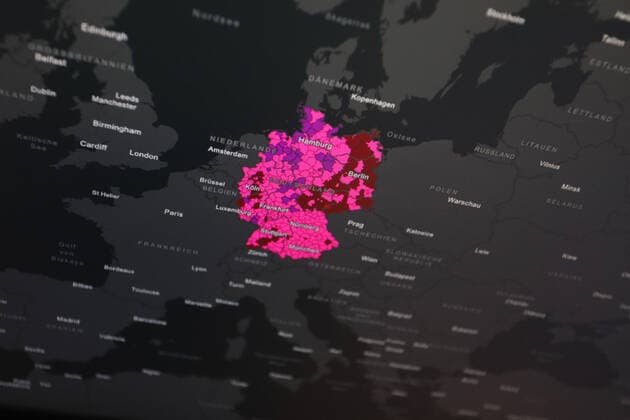 Dashboard des RKI, die 7-Tage-Inzidenz liegt nun bei 666,4 7-Tage-Inzidenz, Dashboard des RKI auf einem Monitor am 01.05.2022 in Siegen Deutschland.